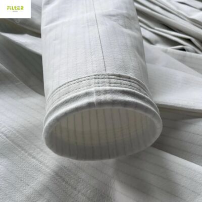 Filtre polyester de qualité industrielle à poche perforée à l'aiguille avec d'excellentes propriétés anti-acide et anti-abrasion pour les systèmes de collecte de poussière