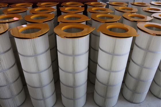 Cartouche filtrante plissée par couverture de fer trois - crochets pour la grande concentration en poussière