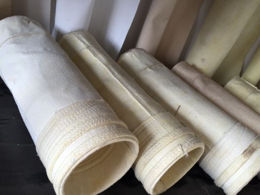 Sachets filtre 450GSM~550GSM de collecteur de poussière de feutre d'aiguille d'Arcylic pour l'industrie cimentière